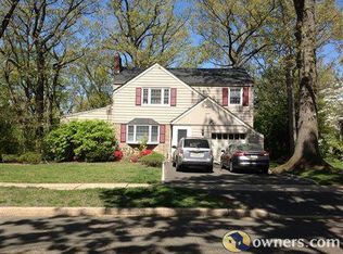 535 Monroe Ct, River Edge, NJ 07661