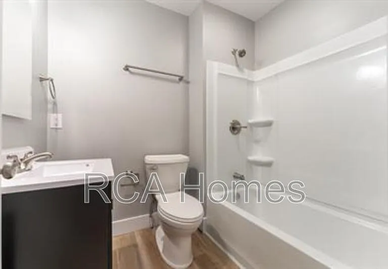 648 W 30th St — Photo 13