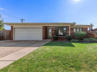 34896 Beaver Dr, Sterling Heights, MI 48312