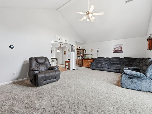 5th image of 252 Broadmore Cir