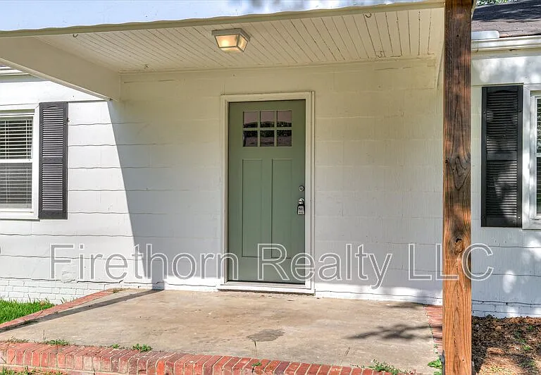924 Royalette Ave — Photo 4