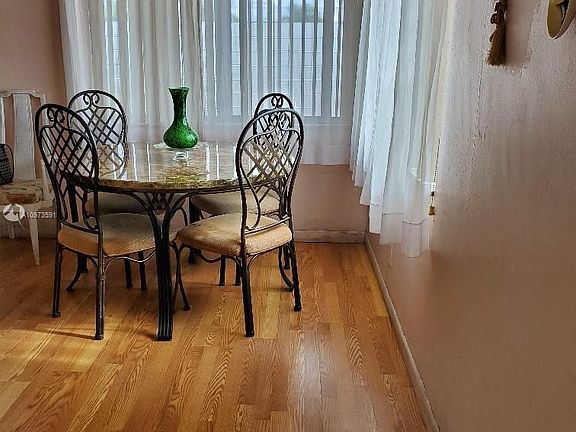 4th image of 800 SW 11th Ave APT 11A