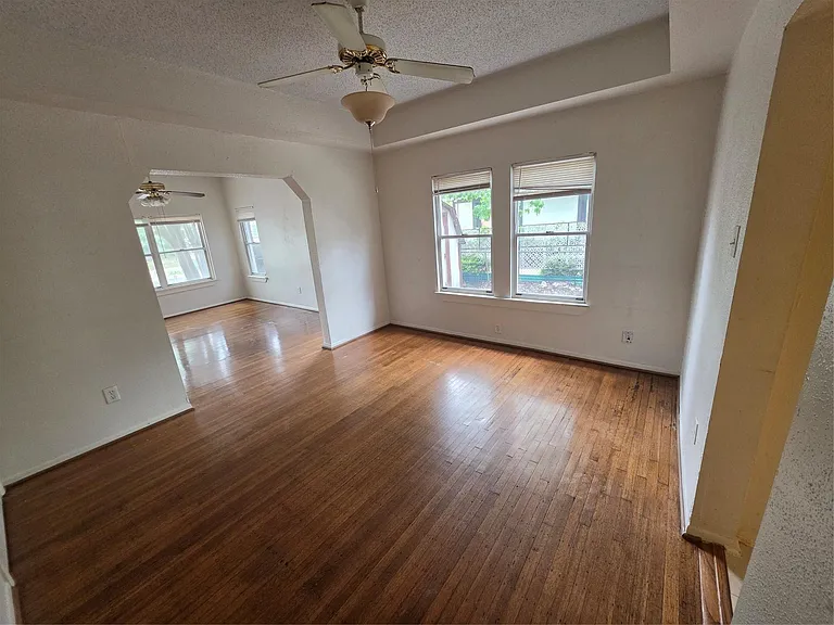 1226 W Gray St #2 — Photo 4
