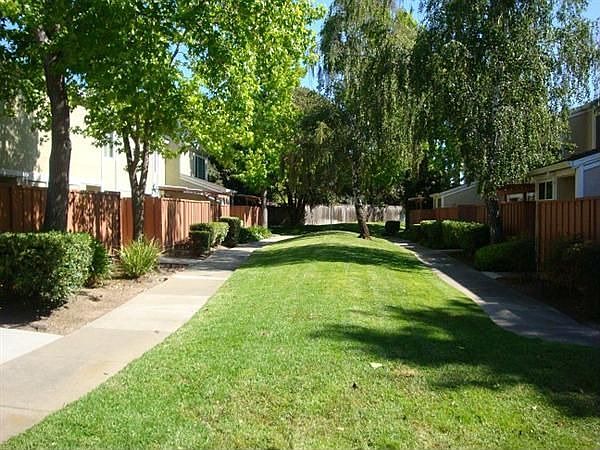 2nd image of 4532 Capewood Ter