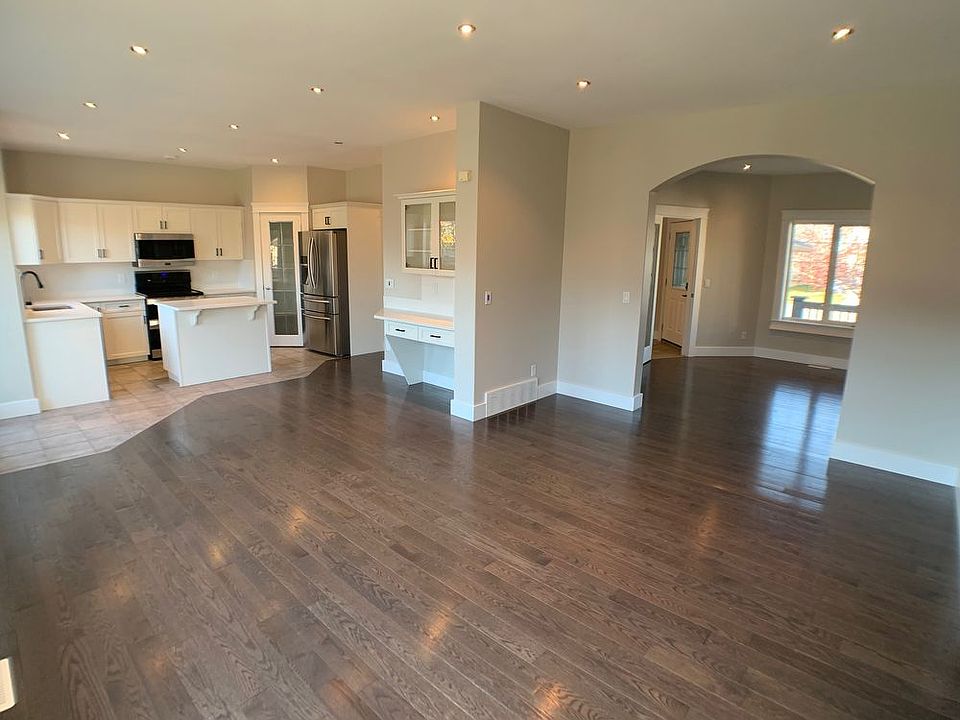 1st image of 129 Crown Creek Ln