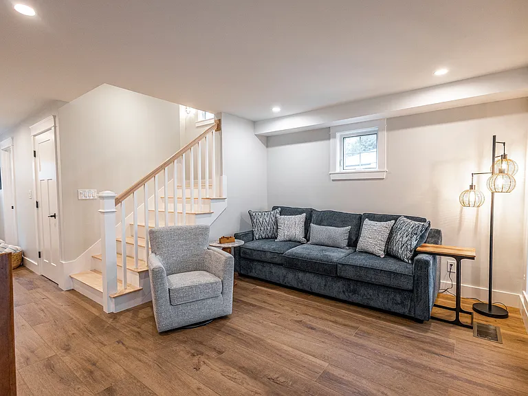 1st Floor Entryway & Seating Area