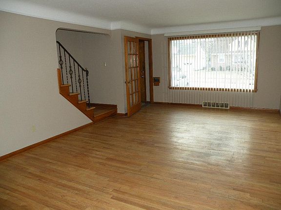 4th image of 409 Halle Dr