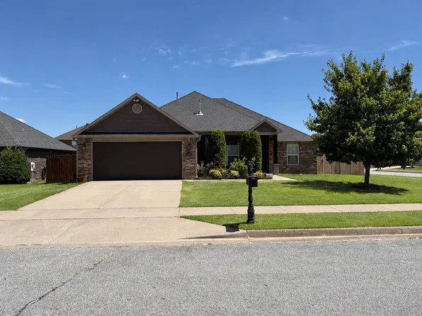 2909 N 14th Pl, Rogers, AR 72756