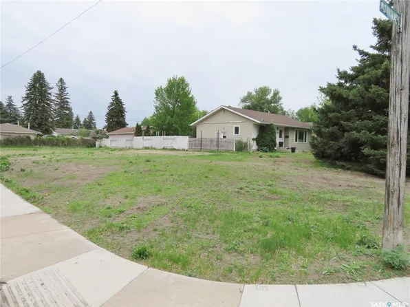 2301 McKinnon AVENUE S, Saskatoon, SK S7J 1N7