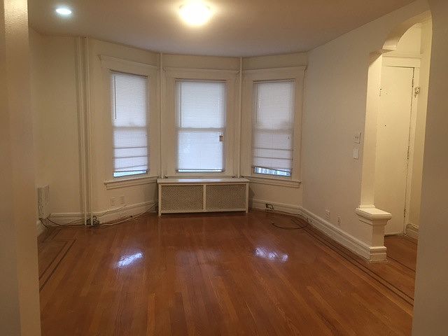 Hardwood floors in Living rm
