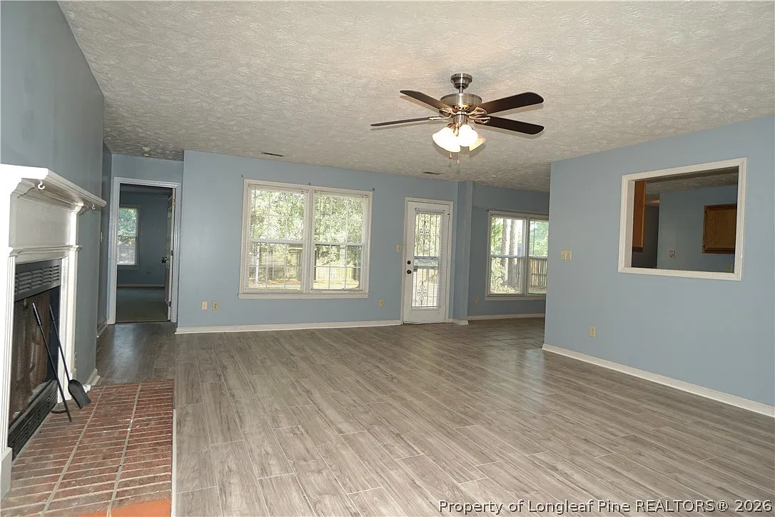 3 bed, 2.0 bath, 1644 sqft, $1,550 — Photo 2
