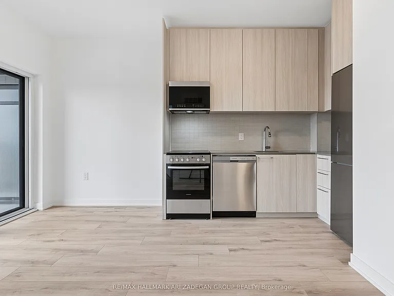 7437 Kingston Rd #820 — Photo 5