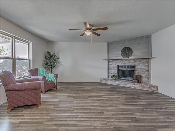 5th image of 10109 S Douglas Ave