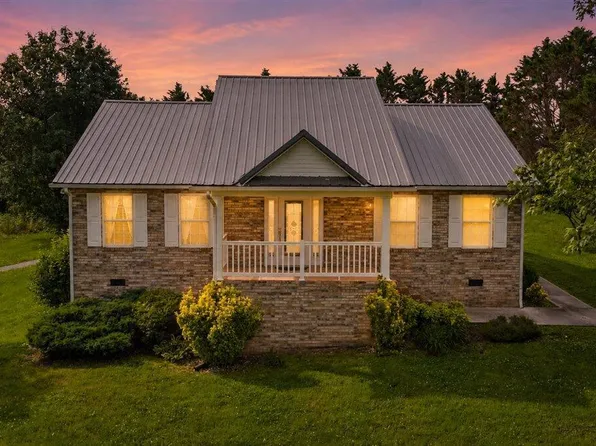 819 Island Ford Rd, Jacksboro, TN 37757
