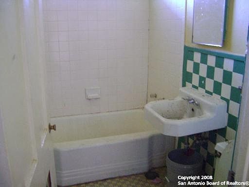 3rd image of 427 FRESNO DR