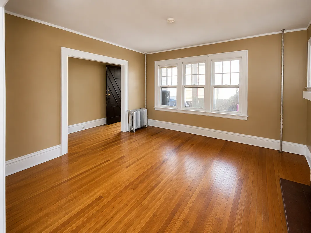 2 bed, 1.0 bath, 9999 sqft, $2,100 — Photo 3