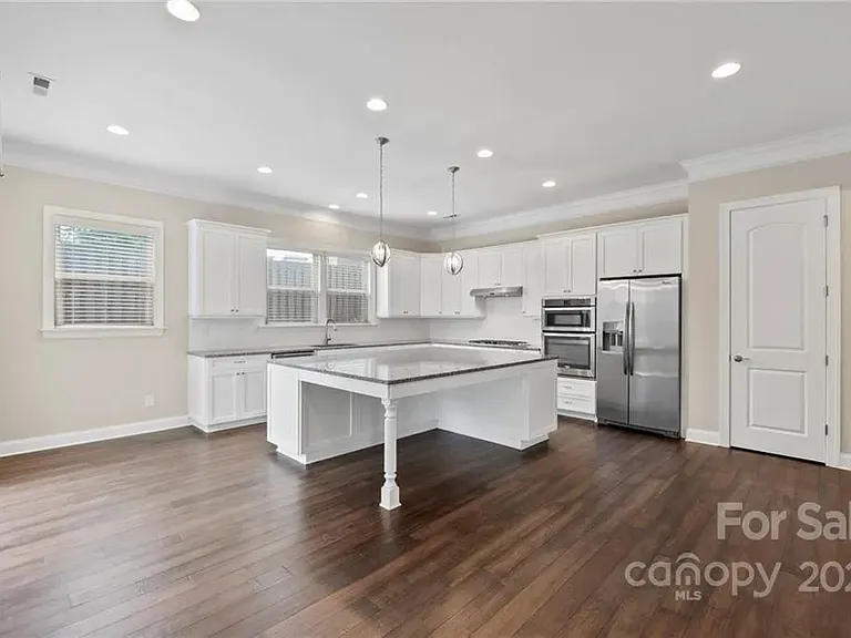 733 Herrin Ave — Photo 7