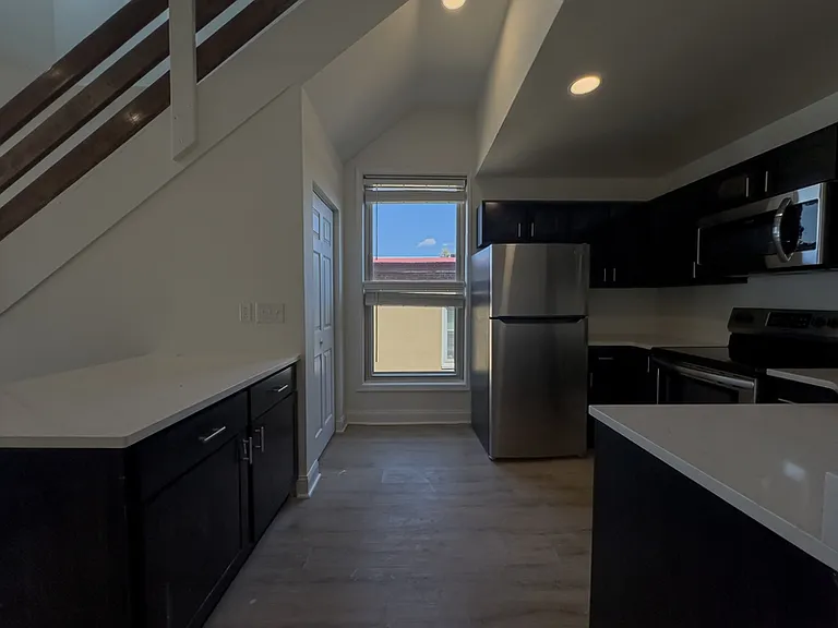 2113 Green St #3R — Photo 8