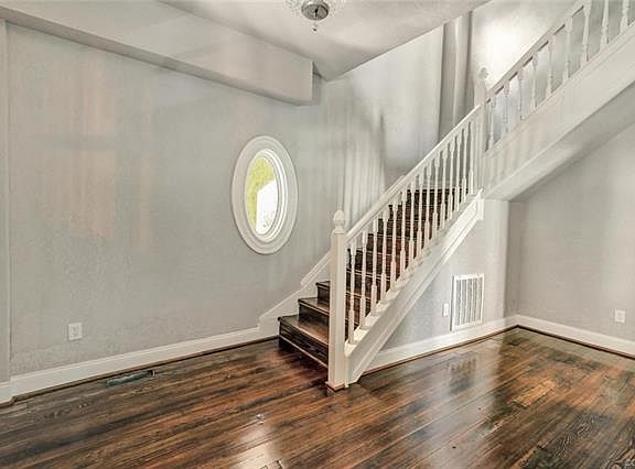 3rd image of 3114 Enslow Ave