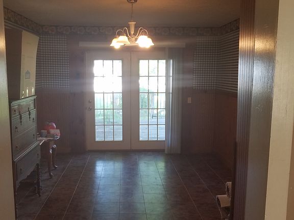 3rd image of 10047 Mulford St