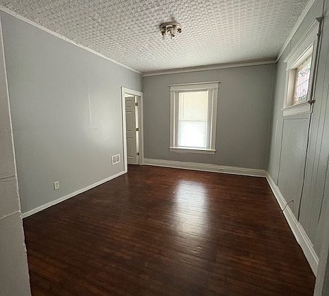 3rd image of 1284 Clifford Ave
