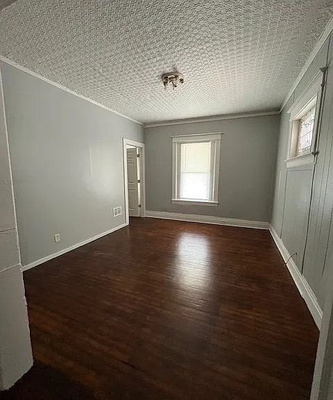 1284 Clifford Ave — Photo 3