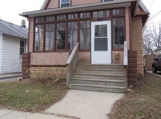 928 Saint John St, Elgin, IL 60120