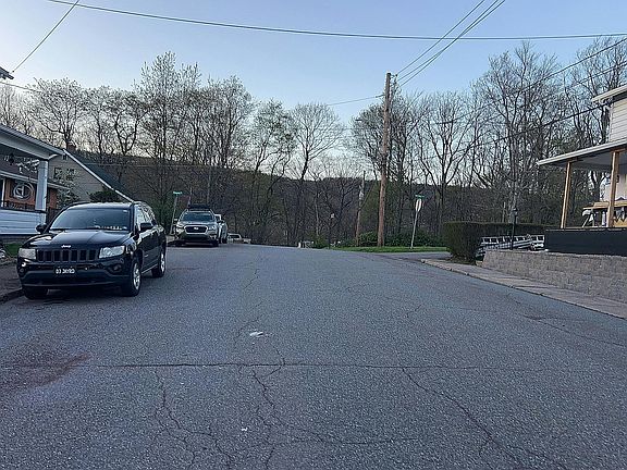 4th image of 44 Spring St