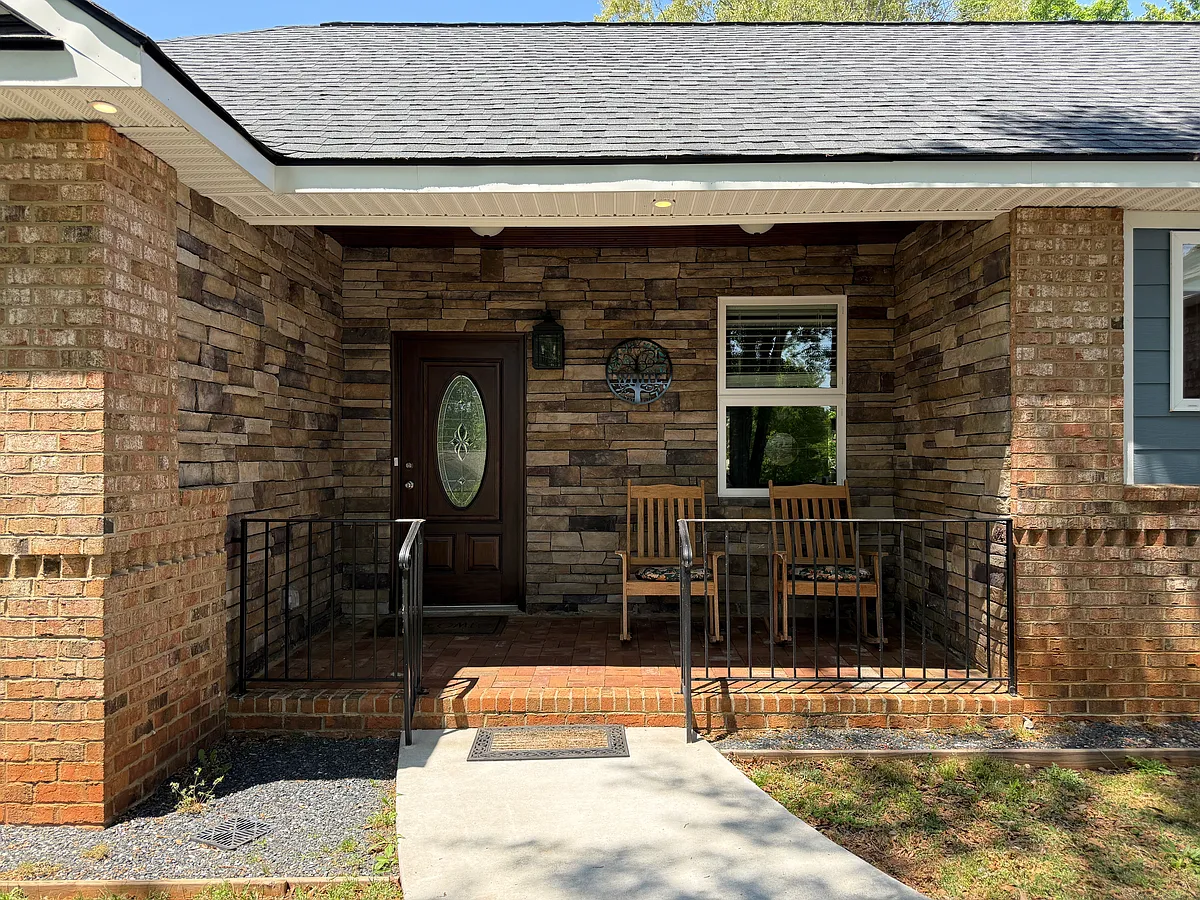 Building Photo - 212 Doyle Dr