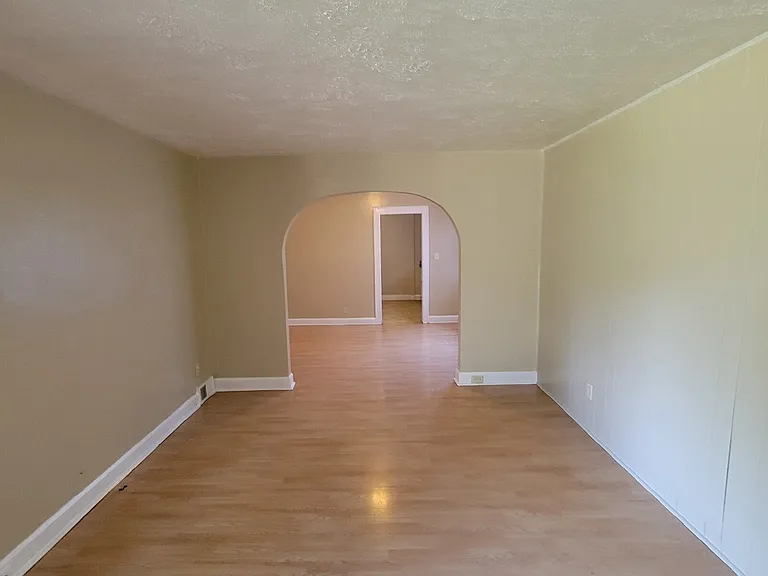 740 N Drexel Ave — Photo 2
