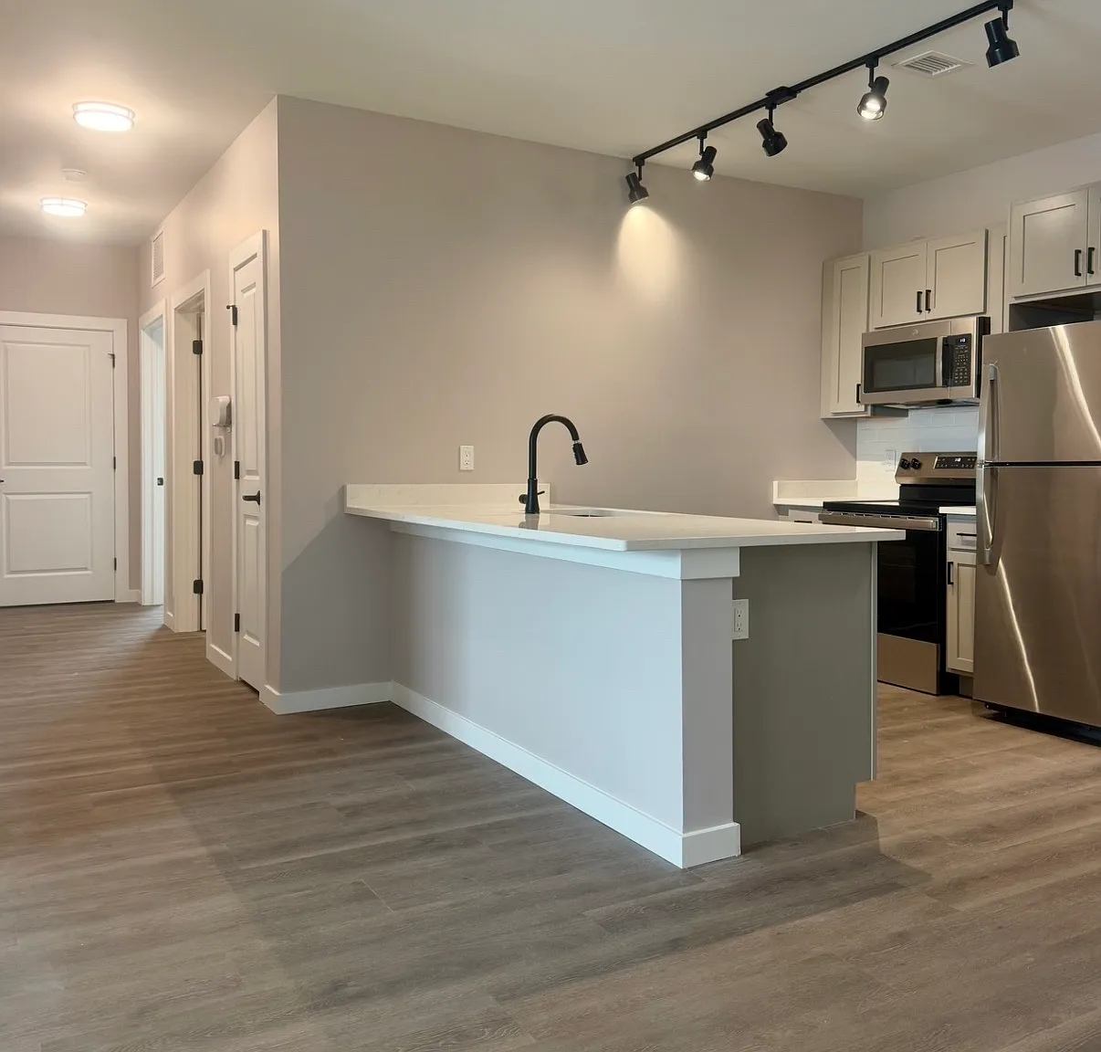 3 bed, 1.5 bath, 1036 sqft, $2,750 — Photo 1