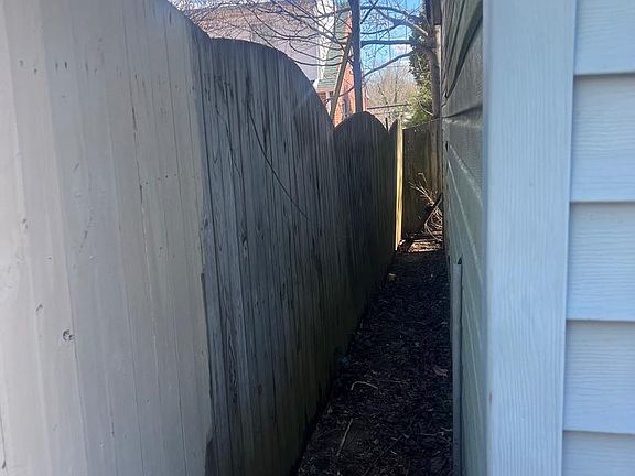 4th image of 10149 Sutherland Rd