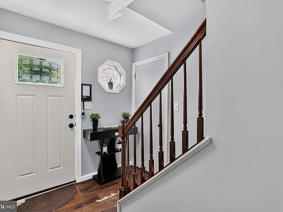 3rd image of 24 Hyacinth Ln