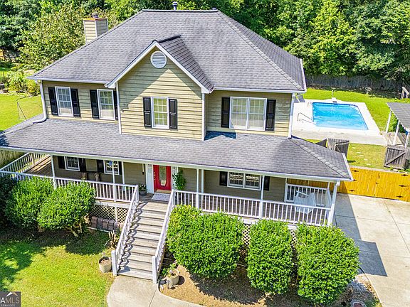4th image of 327 Swan Dr