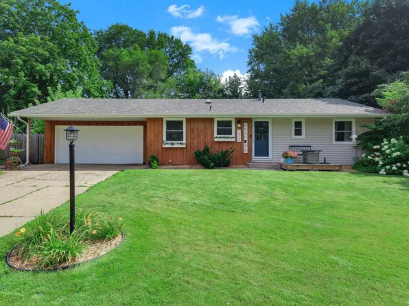 1015 Lowell Dr, Apple Valley, MN 55124