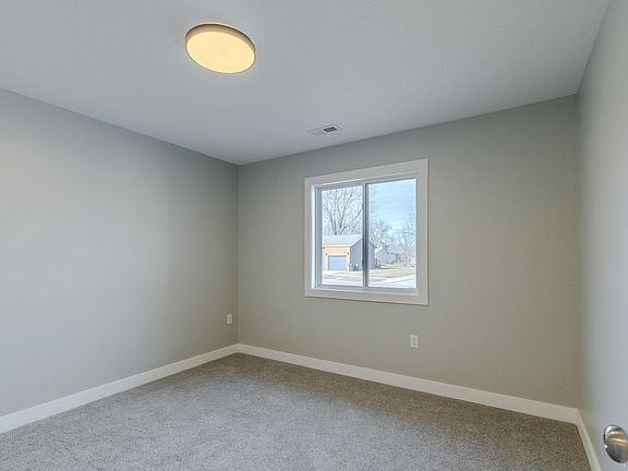 4th image of 306 W 1st St Unit B