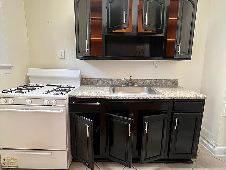 40 Lenox Ave — Photo 13