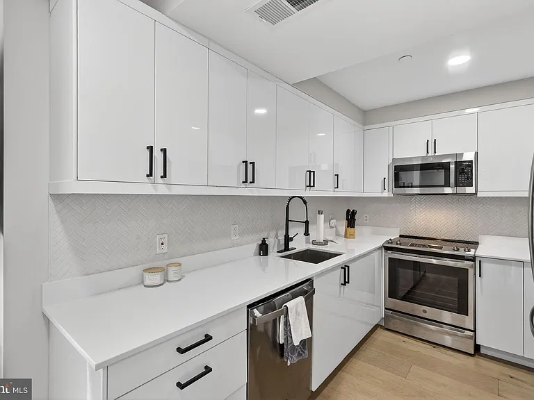 919 12th St NE #305 — Photo 9