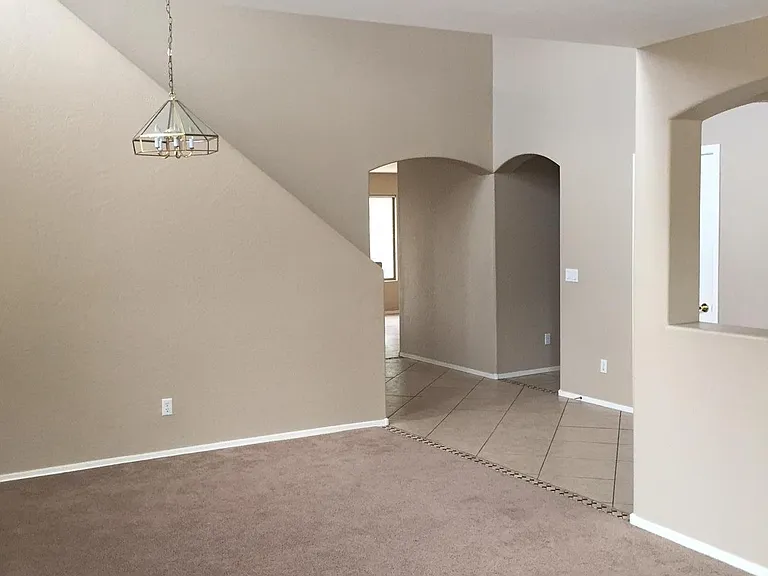 3907 S Soho Ln — Photo 3