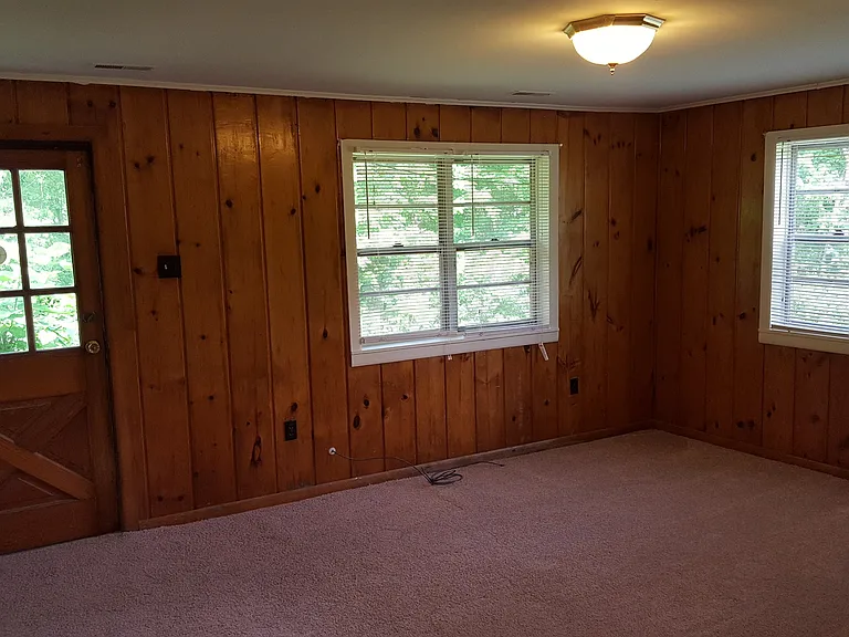 1431 N Oard Rd — Photo 4