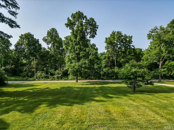 2707 Schacht Rd, Bloomington, IN 47401