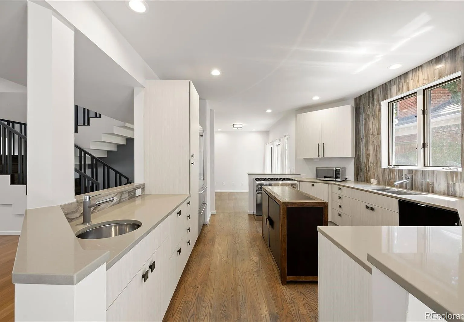 4 bed, 5.0 bath, 3894 sqft, $6,850 — Photo 3