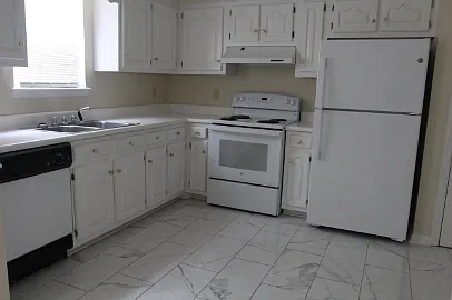Acacia Court 113 - B — Photo 3