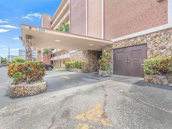 2nd image of 500 NE 12th Ave APT 407