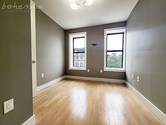 4th image of 304 W 151st St #42