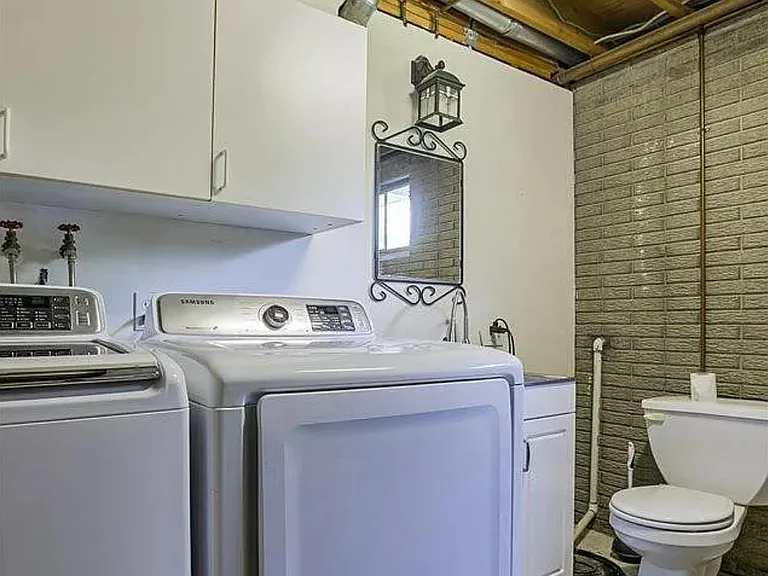 1901 Manor Ct — Photo 21