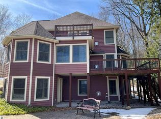 10057 E Leeward Shores Dr, Traverse City, MI