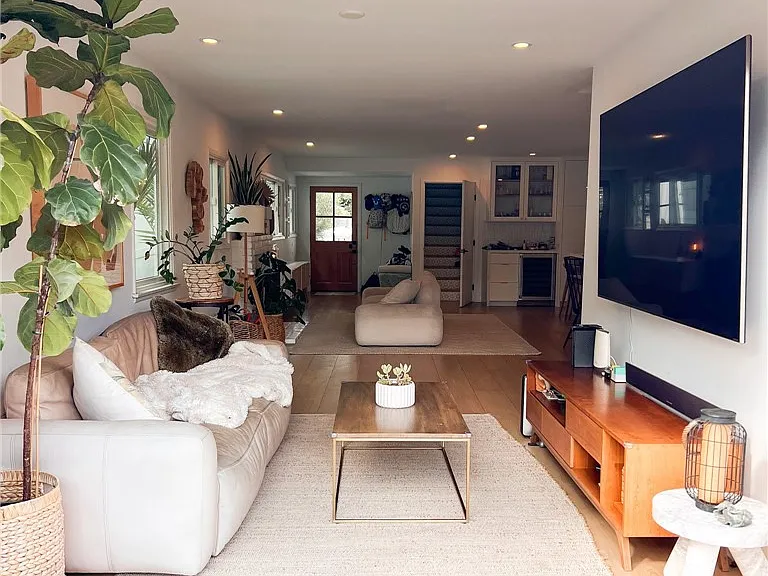 1300 Walnut Ave — Photo 17