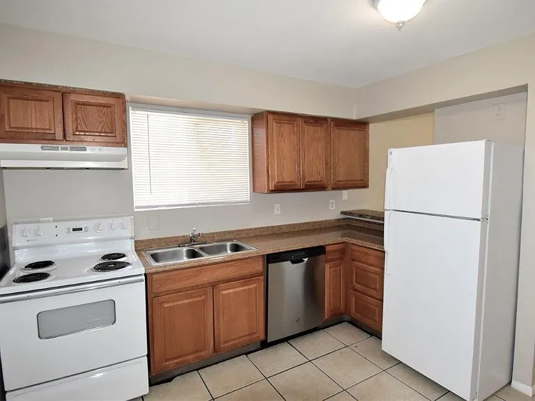 2426 E Waltann Ln — Photo 2