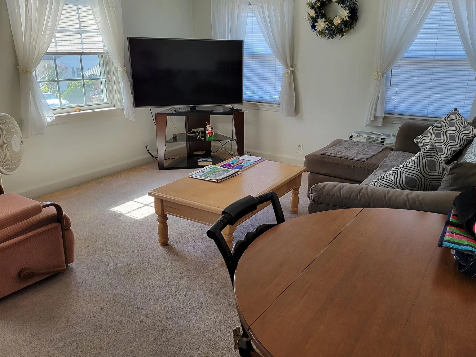 2 bed, 1.0 bath, $1,300 — Photo 2